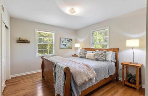 5BR Woodland Retreat on 7 Acres with a Pond - Foto 5