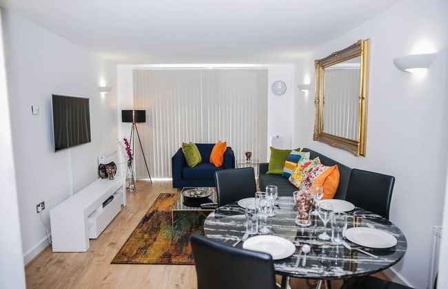 Riverside 2 Bed Apartment - Foto 8