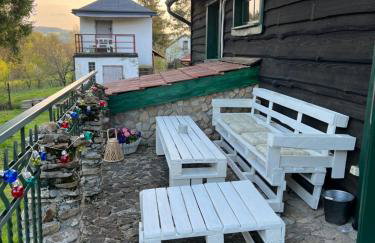 Drewniana chata nad stawem - Foto 37