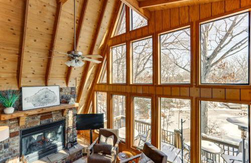 Hot Tub and Barrel Sauna! Lakefront Innsbrook Chalet - Foto 23