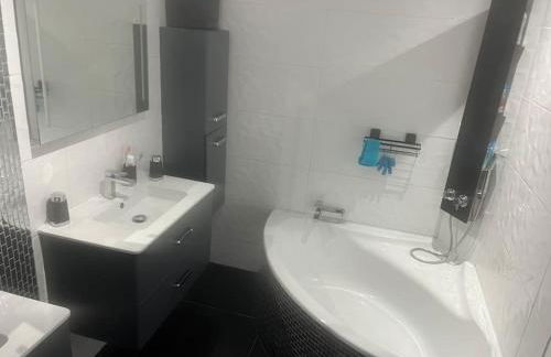 Villa luxueuse et Moderne avec piscine ! - Photo 37