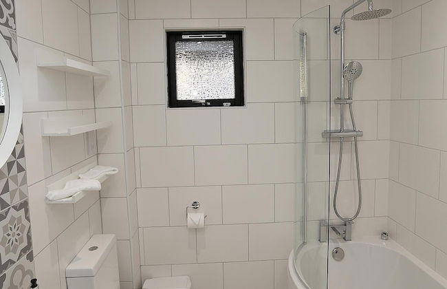 Cosy Modern Nordic Lodge w/ Loch View & Log Burner - Photo 4