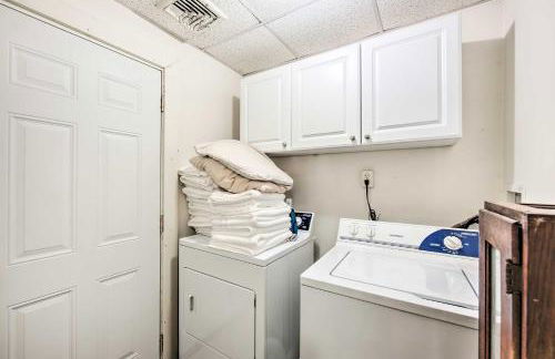 Lancaster Unit with Expansive Covered Porch! - Foto 20