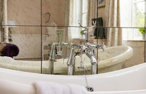 Downwood Vineyard Manor House in Idyllic Countryside - Photo 38