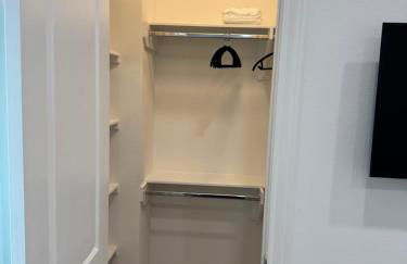 Modern 2 Bedroom All-En-Suite Near Downtown with EV Socket - Photo 24