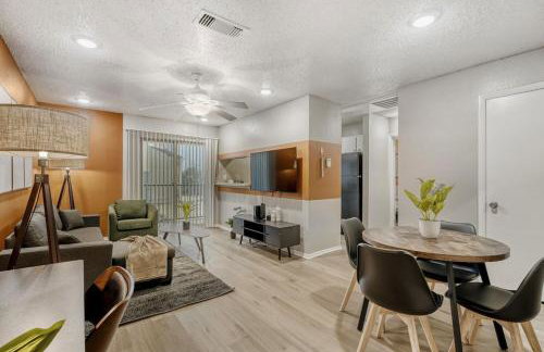 Relaxing King Suite Getaway - Sleeps 4 - Pool, Pkg - Foto 9