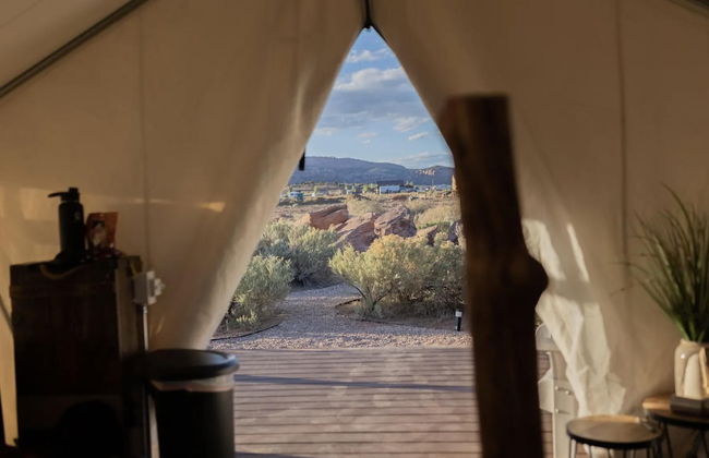 Cozy Glamping Retreat Between Zion & Bryce Canyon - Photo 35