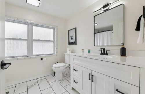 Pet Friendly, Gated Backyard, Game room, Hot Tub - Foto 18