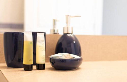 630- 3 Bedroom South facing Home with Pool Drenched in Florida Sunshine Perfect for Families - Foto 9