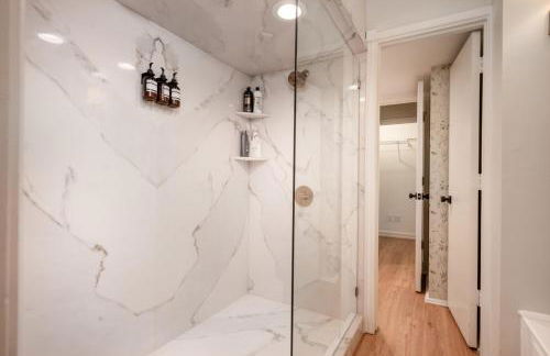 Downtown Bryan Treehouse Hot Tub and Peaceful Escape - Photo 26