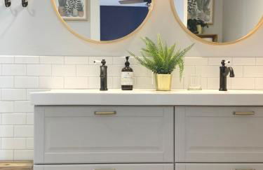 New cozy studio 2 queen beds kitchen walk to water! - Foto 36