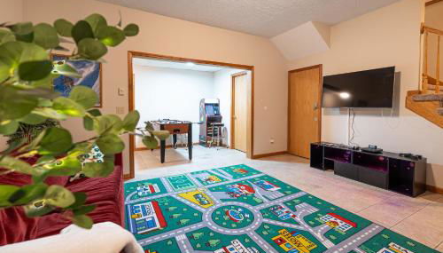 Leaf Peeper's - HUGE deck, pizza oven, Pac-man! - Foto 4, Game Room