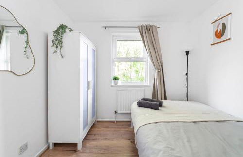 Arte Stays - 3-Bedroom Bright House London, Haggerston, Garden, Parking, 8 min walk to Haggerston Station, weekly or monthly stays, serviced accommodation - 7 guests - Foto 27
