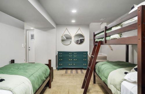 Family-Friendly 3BR Home w Bunk Room & Yard - Photo 31