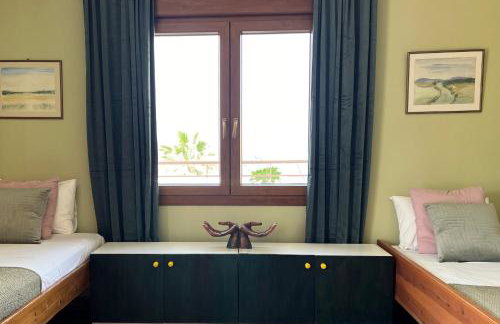 4BR Newly Renovated Retreat Tranquil Coastal Haven - Photo 18