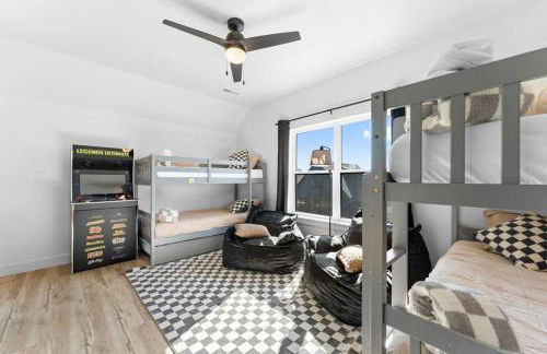 The Luxx - ALL NEW / 4 BD / Poolside / Hot Tub / Lake View - Foto 59