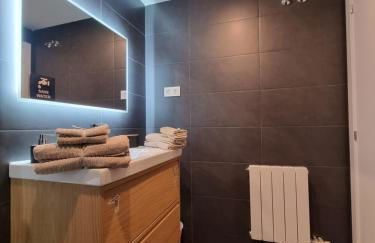 QEhome - confort, parking y cargador EV en el centro de Manresa - Photo 16