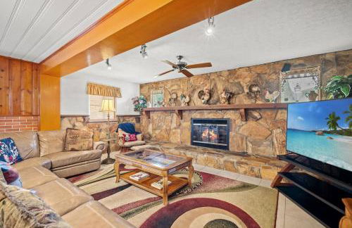 Family Pool Home • Sleeps 8 - Foto 4