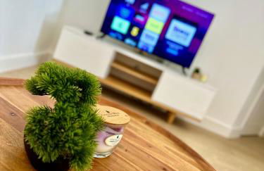 Spacious and Modern Entire Home with Garden - Foto 6