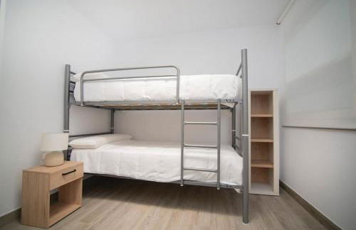 Stylish 3-Bedrooms Getaway with Terrace & Pool - Foto 23