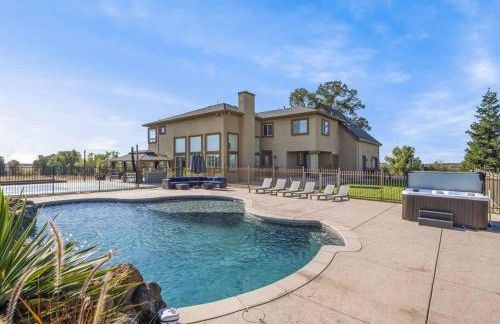 Luxury 4 Acre Estate - Pickleball, Pool, Hot Tub! - Foto 36