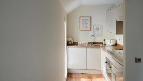 Charming Central Mews Home with Secure Parking - Foto 3