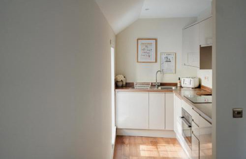 Charming Central Mews Home with Secure Parking - Foto 3