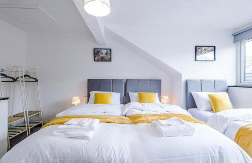 Spacious 5 bedroom house near Leeds City Centre sleeps 12 suits contractors with free parking - Foto 42