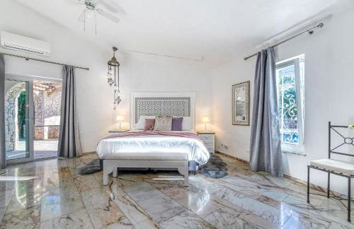 Golfinhos - MAGNIFICENT & SPACIOUS 5 BEDROOM VILLA - Foto 54