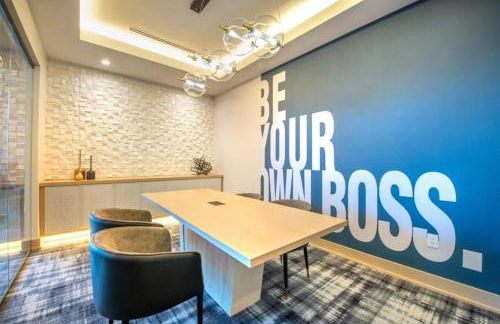 SkyPool-Roof Lounge-Free Parking-Gym-Loft-Theatre - Photo 10