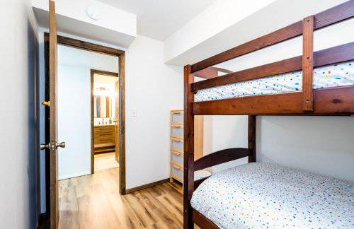 4BR Spacious Condo, Private Lake MI Beach Access, Outdoor Heated Pool - Photo 21