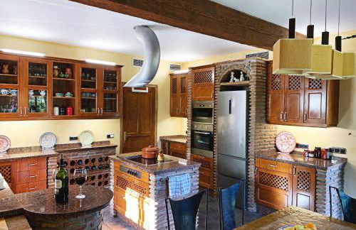 VILLA NABRISA MARBELLA, 5 BEDROOM, PRIVATE POOL, GARDEN, BBQ - Foto 47