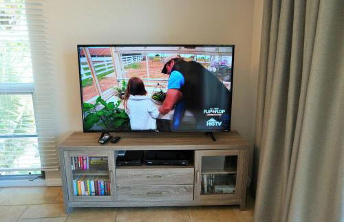 Beach and sunset view from your balcony - Photo 11