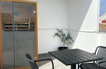 A top-floor modern apartment Located 100 meters from the beach - Foto 16