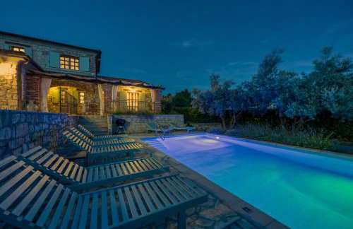 Villa Aryana With Pool - Happy Rentals - Foto 48