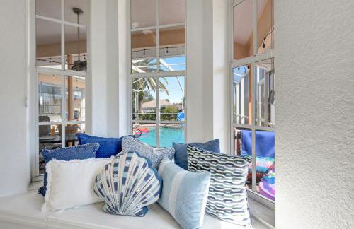 Spacious Canal-View Home with Pool and Game Room - Foto 34