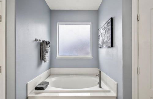 Tropical Escape Pool Jacuzzi Bar in Alvin TX - Photo 32