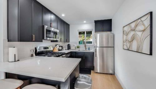 Brand New Apt w Parking Blocks from Downtown- A - Foto 4