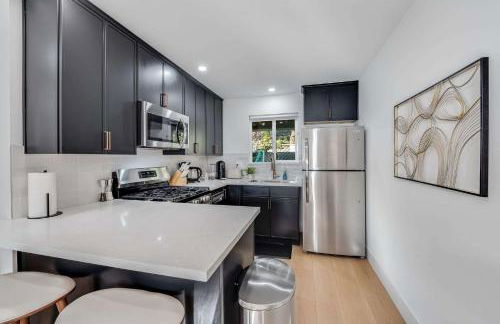 Brand New Apt w Parking Blocks from Downtown- A - Foto 4