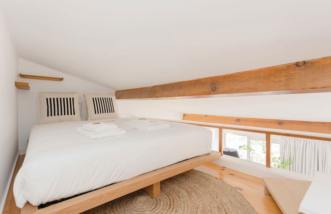 Liiiving - Mezzanine Delight Balcony - Photo 4