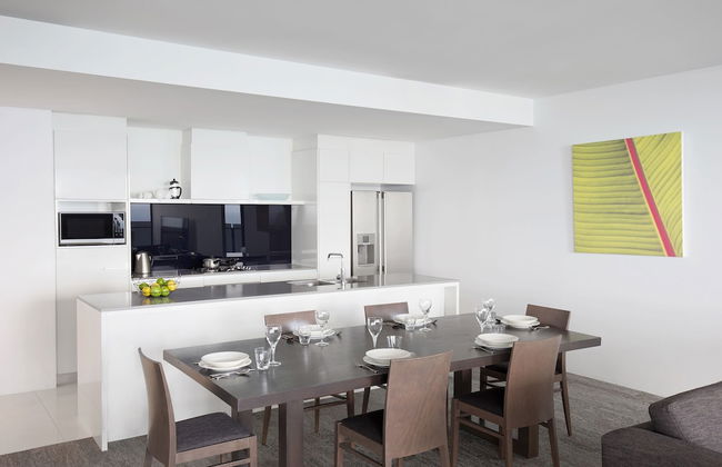 Mantra Circle on Cavill - Photo 39