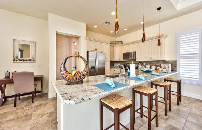 Amalfi Vacation Rental: Stylish 3-BR Retreat Steps from Vanderbilt Beach. Relax by the Private Pool and Enjoy Modern Amenities. Ideal for Families with Easy Access to Mercato and Local Attractions - Foto 11