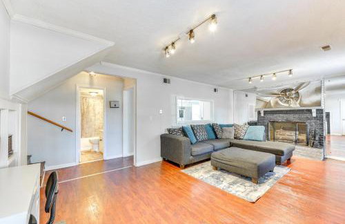 4 Mi to Dtwn Home with Deck and Yard in Wilson - Foto 18