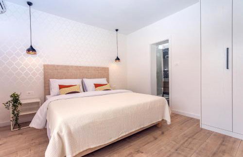 VILLA ALMIC with heated pool, 5 bedrooms, Gaming room, a multi-use playground court - Photo 25