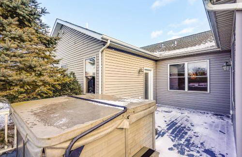 Elegant Pataskala Home with Hot Tub and Fire Pit! - Foto 30