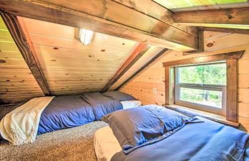 Rustic-Chic Woodland Hideaway with Hot Tub! - Foto 19