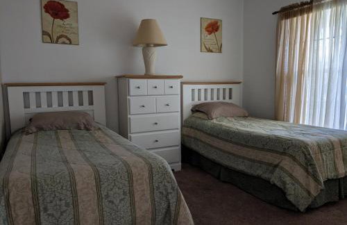 Large lakeside 5 bed villa with private pool - Foto 18