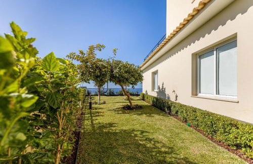 Luxury villa with private heated pool, garden and views of the sea and mountains. - Photo 79