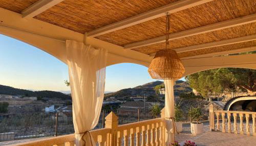 Maison typique avec vue dégagée sur la vallée - Photo 2