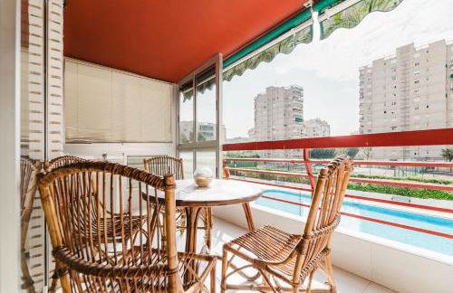 Piscina, terraza, espaciosa y buena energía - Photo 7